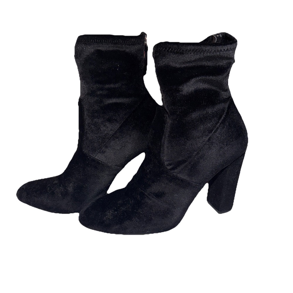 STEVE‎ MADDEN Velvet Black Boot  Size 8M Brisk V Shoe